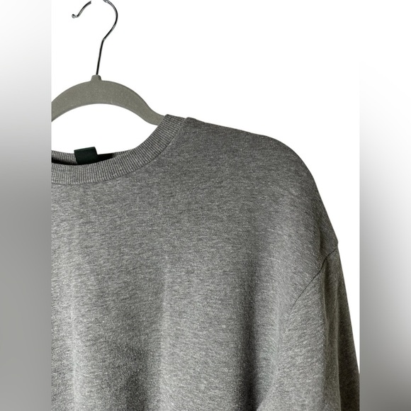 Wild Fable Gray Cropped Crewneck Sweatshirt Women’s Medium Fleece Pullover - Picture 2 of 5